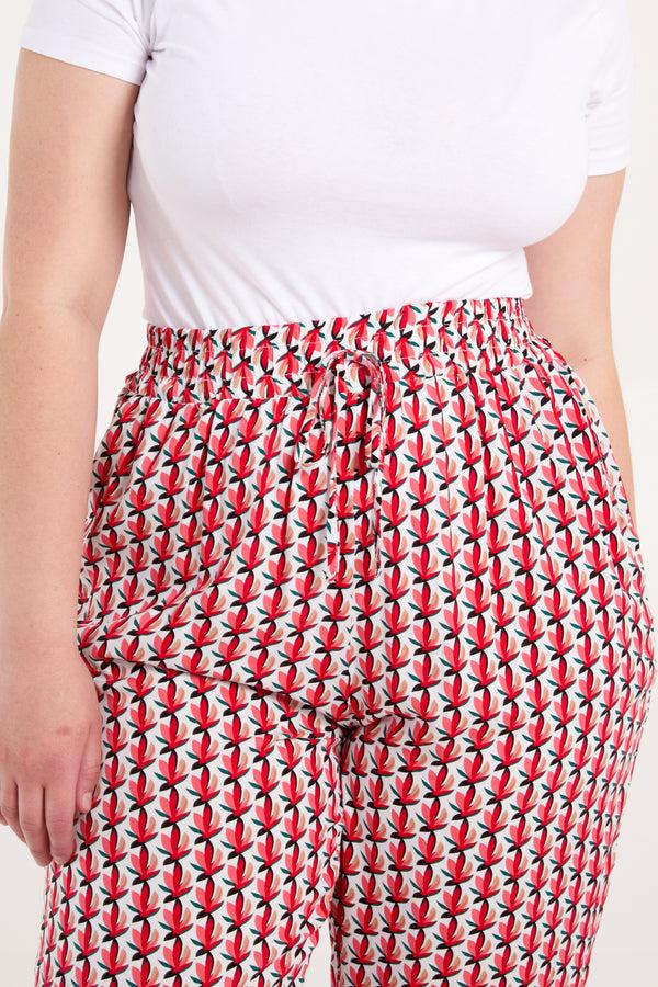 Qed London Abstract Leaf Print Capri Trousers