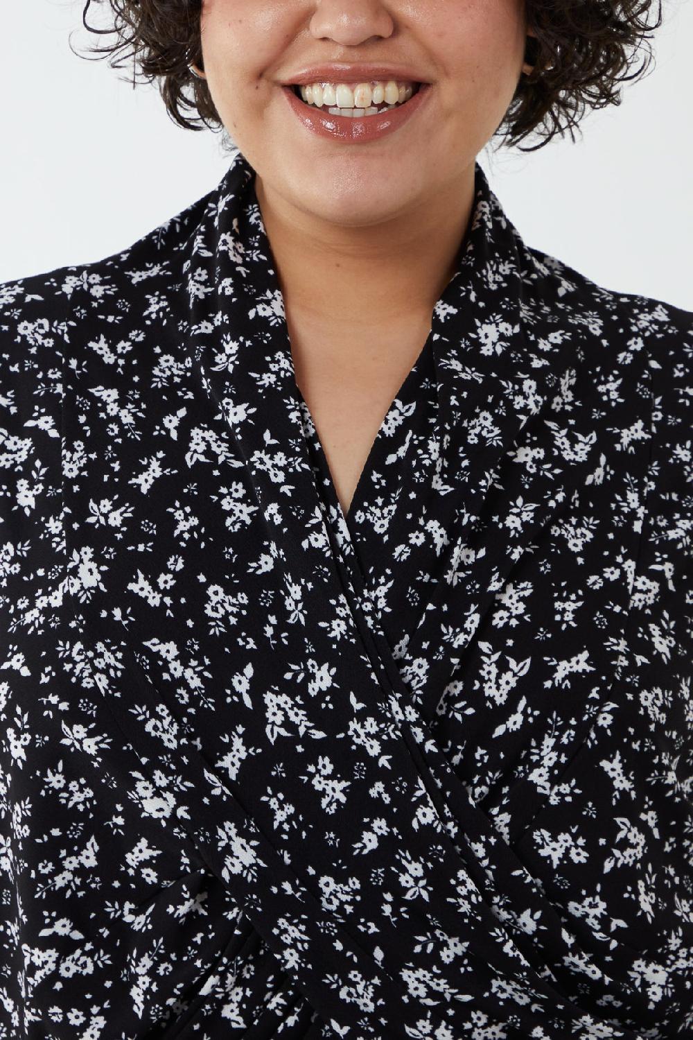 Qed London Curve Ditsy Floral Drape Dip Hem Top