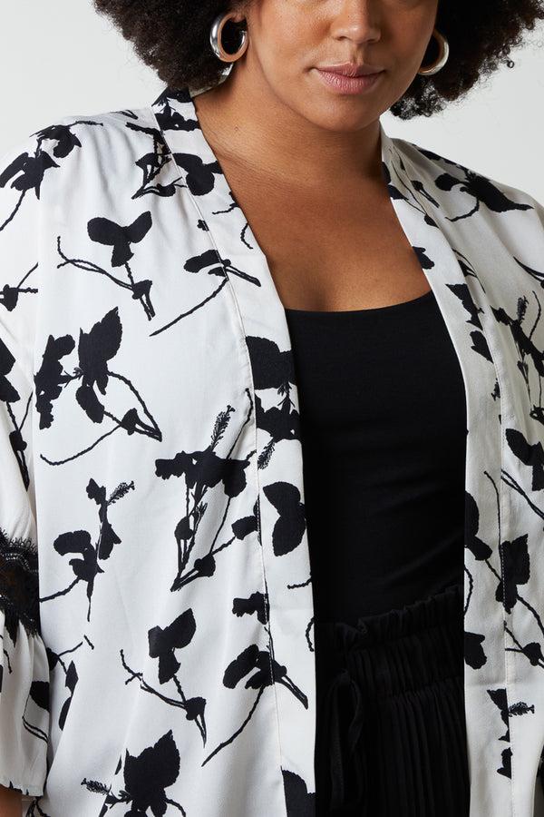 Qed London Curve Floral Kimono Lace Trim Sleeves
