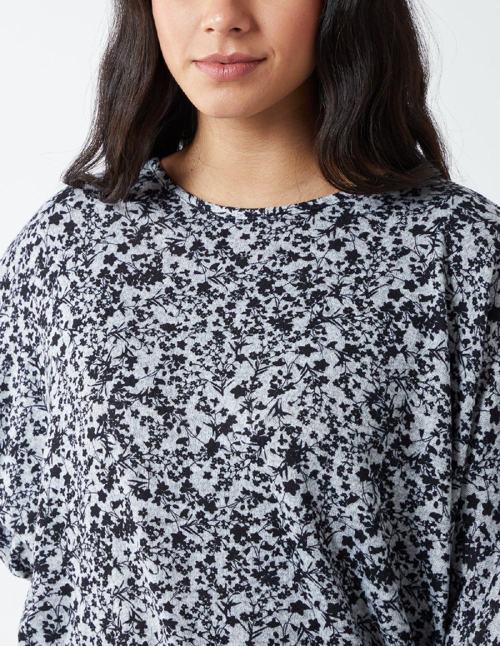 Qed London Ditsy Floral Long Batwing Sleeve Top