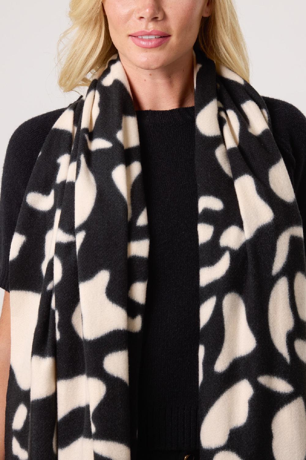 Qed London Giraffe Print Soft Tassel Scarf
