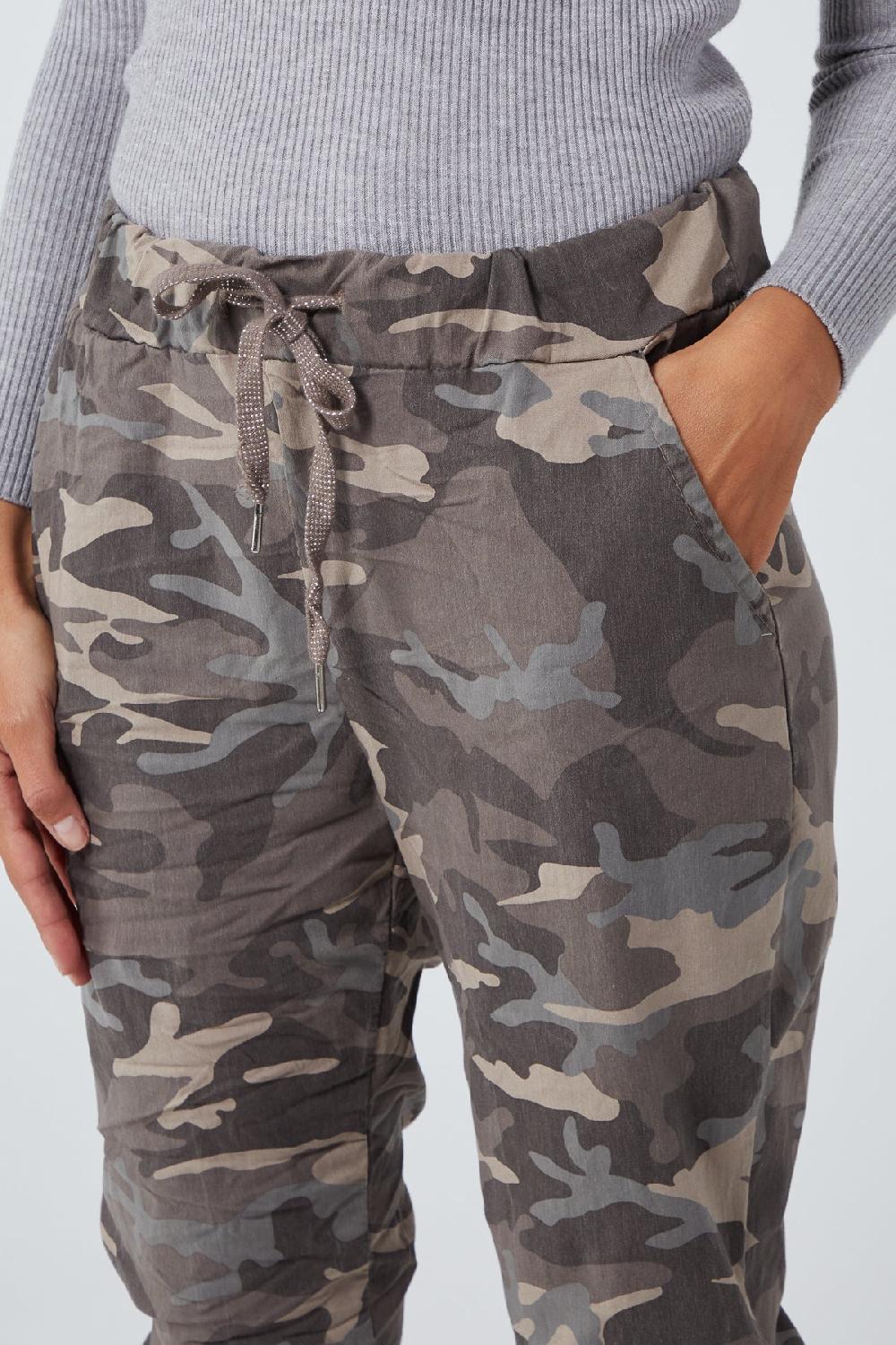 Qed London Magic Camouflage Trousers (Extra Large)