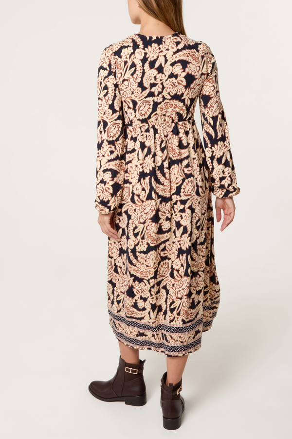 Qed London V-Neck Shirred Stretch Border Print Dress