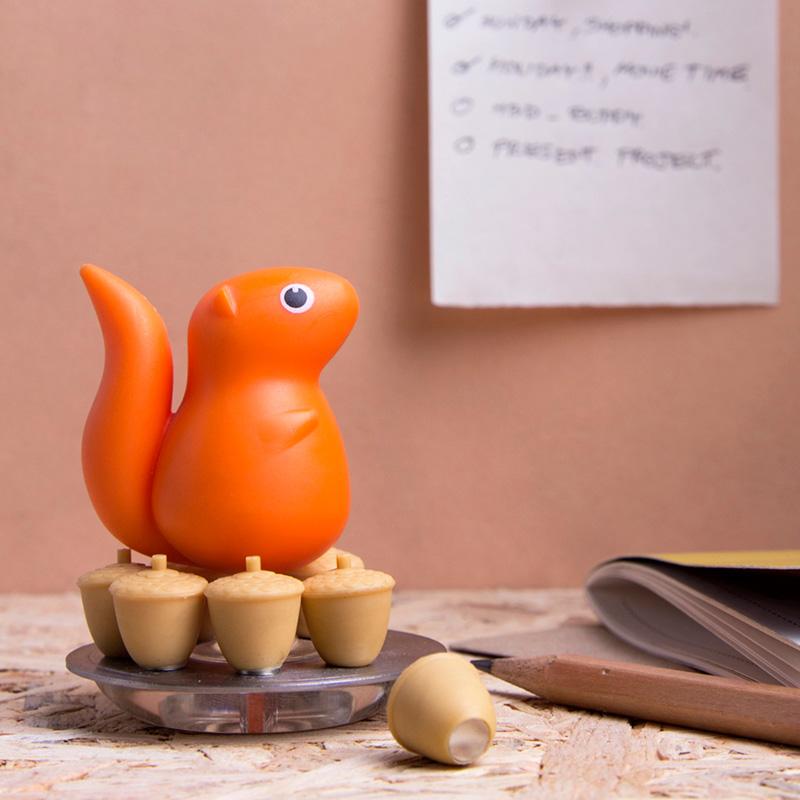 Qualy Magnetic Squirrel & Acorn