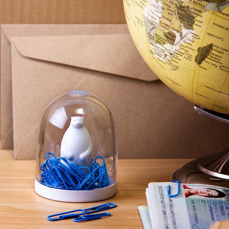 qualy Polar bear on ice