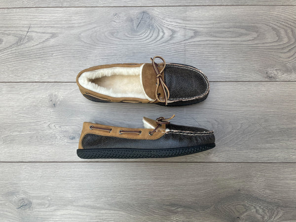 Quoddy Men’s Lodge ESQ LE Slipper: Bomber