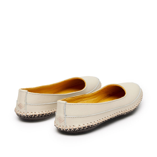 Quoddy Women’s Relax Skipper: Bone