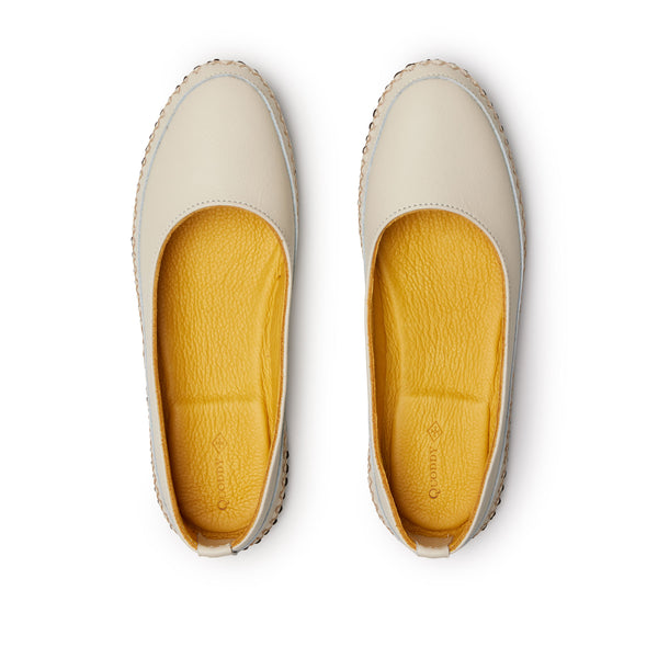 Quoddy Women’s Relax Skipper: Bone