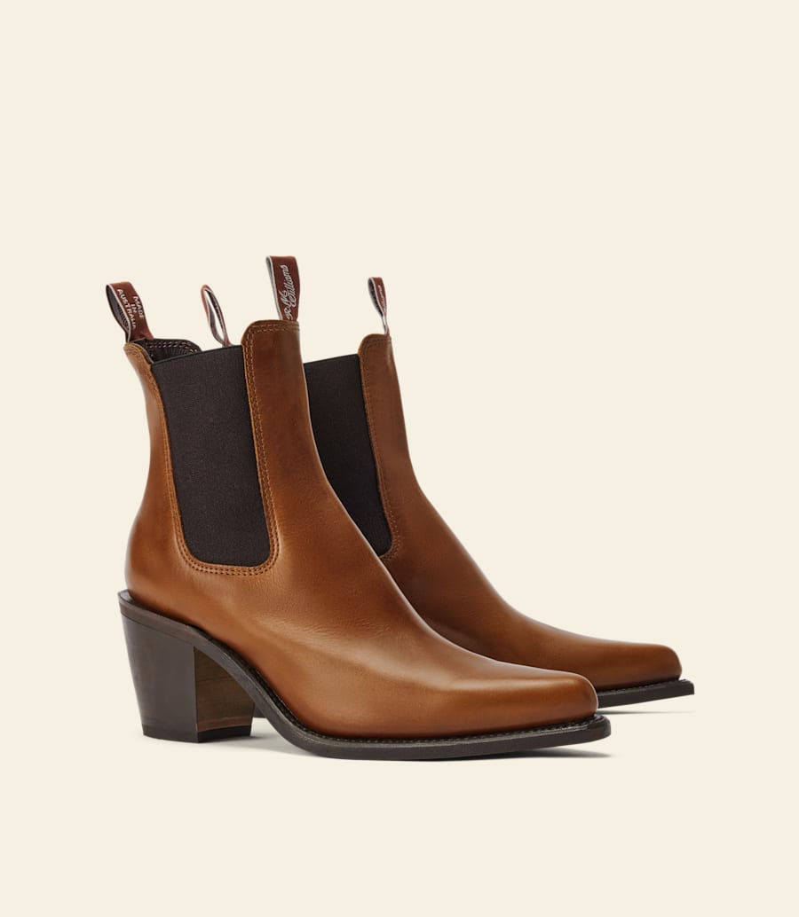 r.m. williams Maya boot – tan pull-up leather