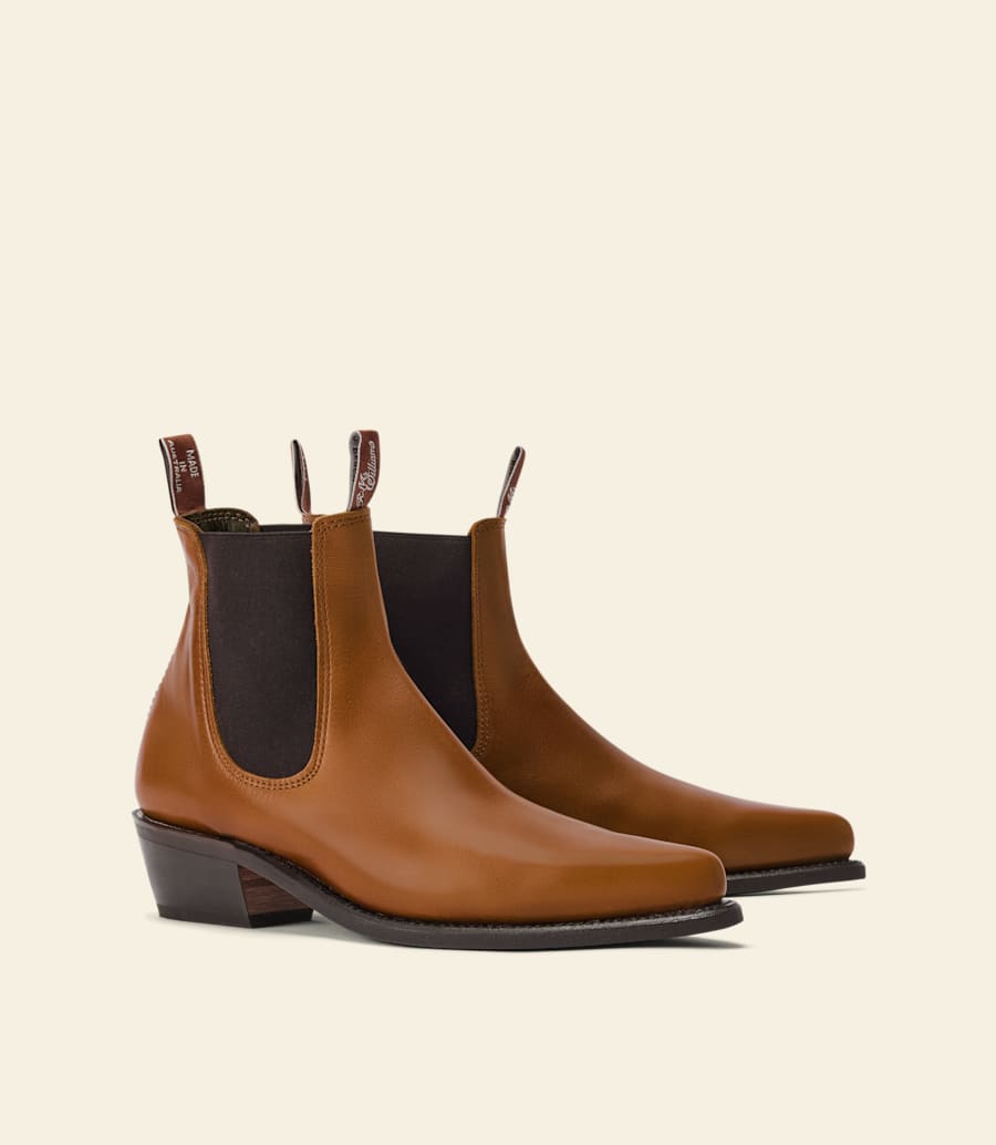 r.m. williams Millicent boot – tan pull-up leather
