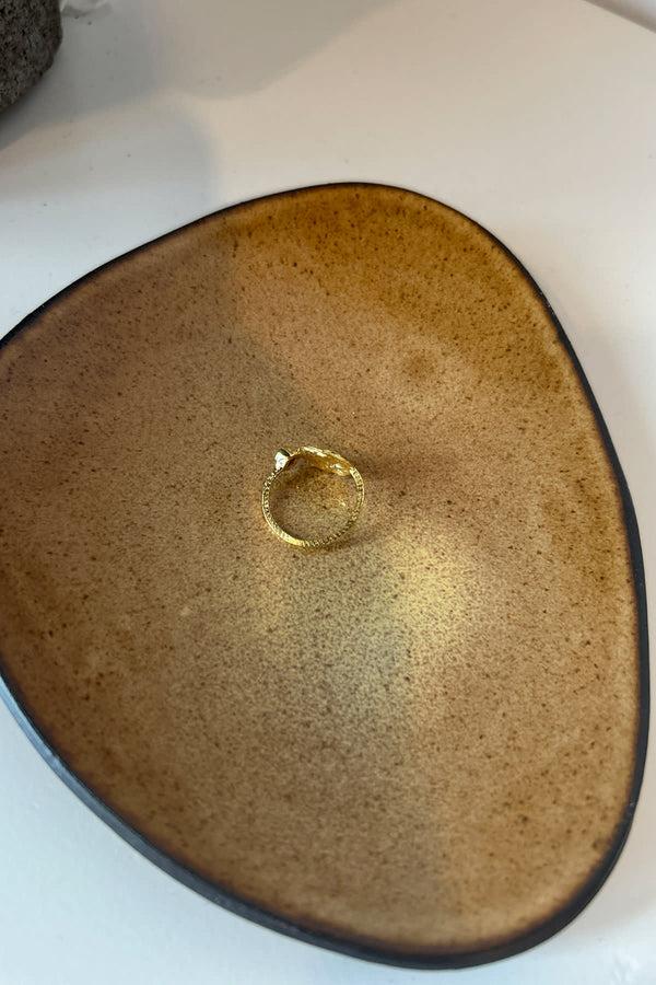 Rabens Saloner Coin Ring Nafsu I Gold W/ Green Stone