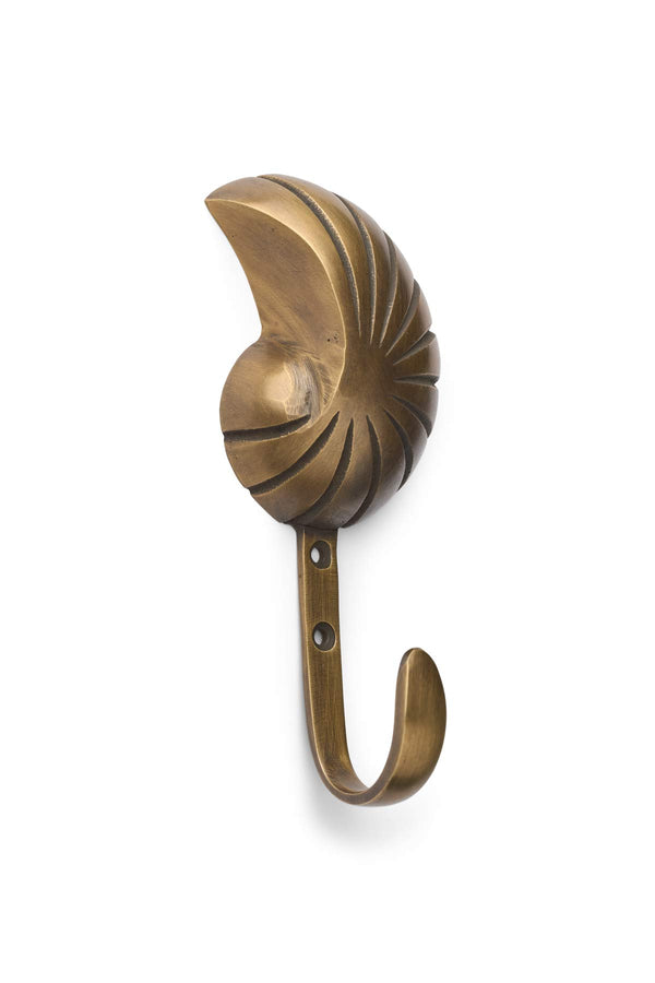 Rabens Saloner Conch Hook Rabens Apartment I Matte Brass