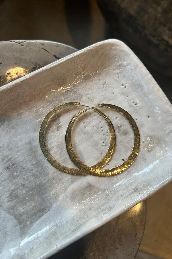 Rabens Saloner Gold Plated Hammered Hoop M Nafsu I Gold