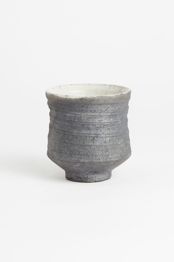 rabens saloner Hand Made Raku Cup I Medium Visby Ceramics I Dark Grey