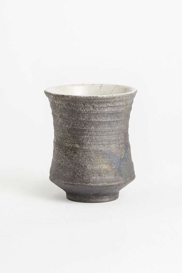 rabens saloner Handmade raku cup I Large Visby Ceramics I Dark Grey