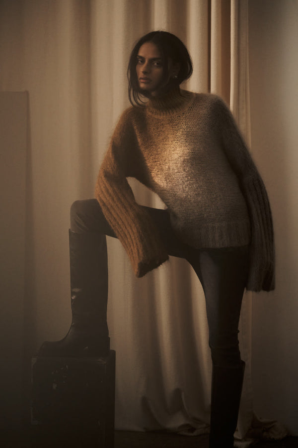 Rabens Saloner Hiam Cross Dye Funnel Neck Sweater I Dark Toffee Grey Combo