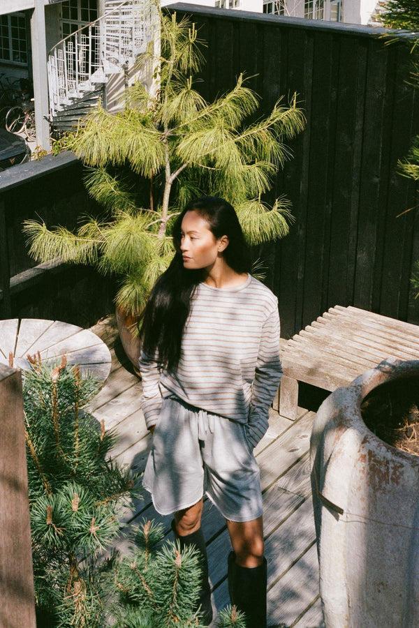 Rabens Saloner Hila Light Stretch Crew Neck Top I Grey Honey Stripe