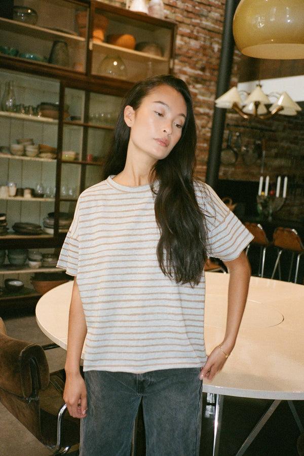 Rabens Saloner Margot Light Stretch Cropped T-shirt I Grey Honey Stripe