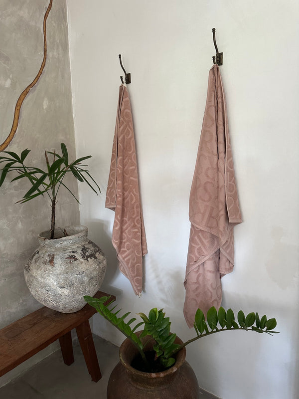 Rabens Saloner Monogram Beach Towel Beach Towel 100x180 Cm I Rose