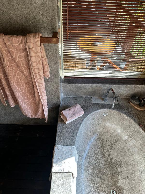 Rabens Saloner Monogram Hand Towel Hand Towel 50x80 Cm I Rose