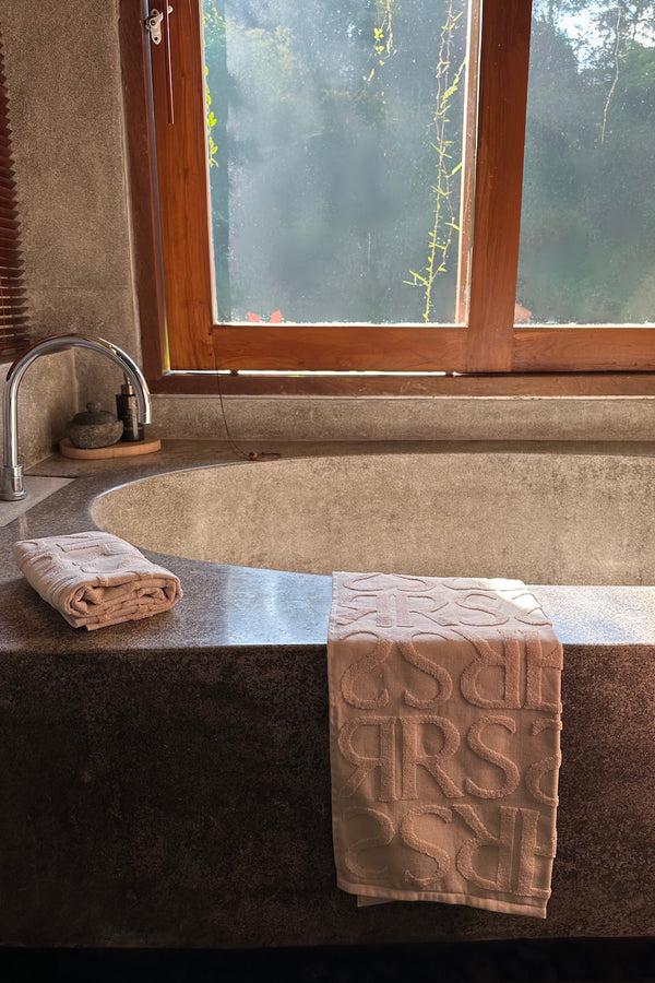 Rabens Saloner Monogram Hand Towel Hand Towel 50x80 Cm I Rose