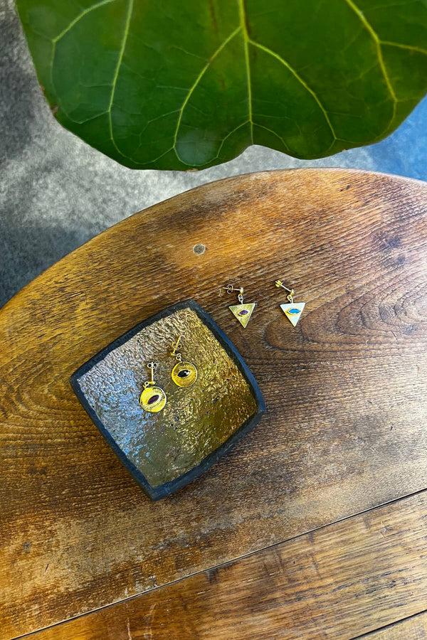 Rabens Saloner Nafsu Earstick W/ Round Eye Pendant I Gold Plated/ Sapphire