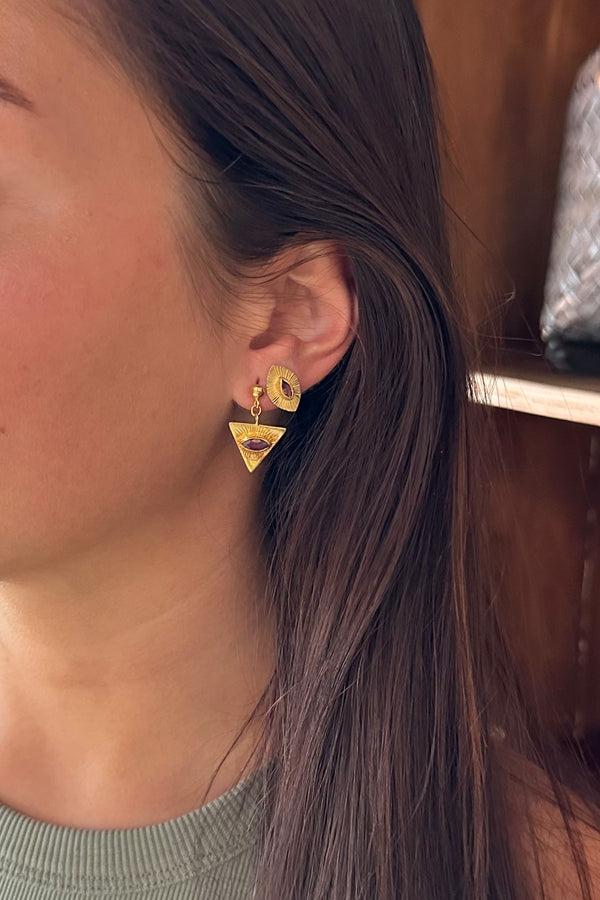 Rabens Saloner Nafsu Earstick W/ Triangle Eye Pendant I Red Ruby