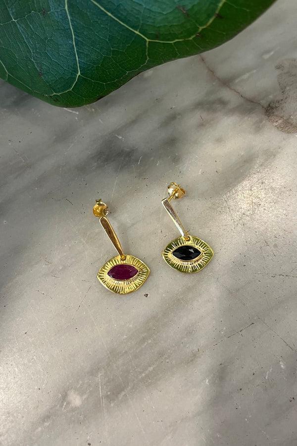 Rabens Saloner Nafsu Gold Plated Earstick W/eye Pendant I Red Ruby