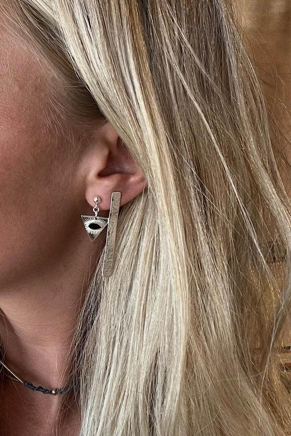 Rabens Saloner Nafsu Long Hammered Earstick I Silver