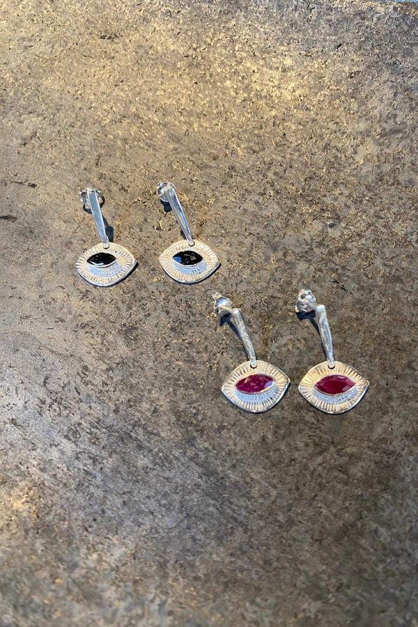 Rabens Saloner Nafsu Silver Earstick W/ Eye Pendant I Ruby