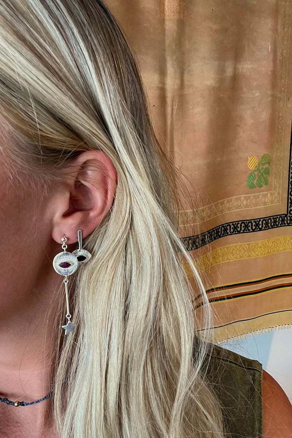 Rabens Saloner Nafsu Silver Earstick W/ Eye Pendant I Ruby