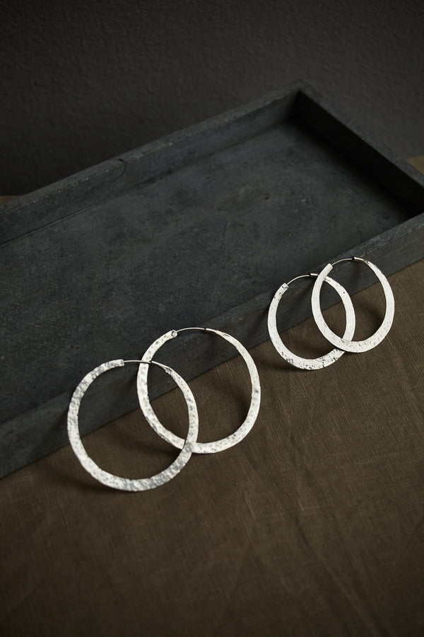 Rabens Saloner Nafsu Silver Hammered Hoop S I Silver