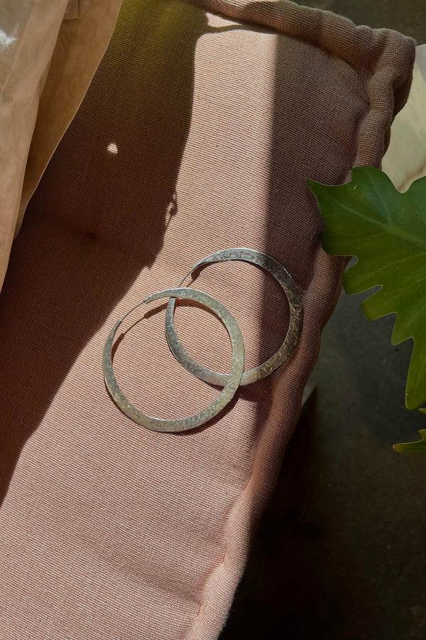 Rabens Saloner Nafsu Silver Hammered Hoop S I Silver