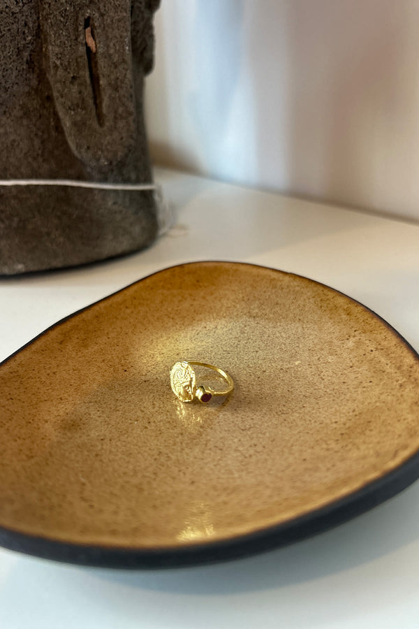rabens saloner Coin Ring Nafsu I Gold w/ Ruby Stone