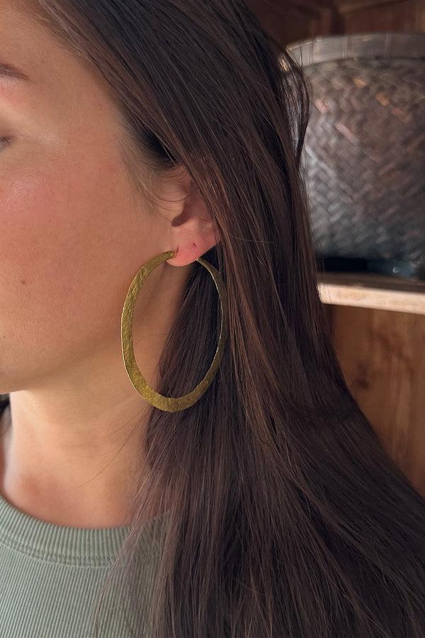 Rabens Saloner Nafsu Hammered Hoop L I Gold Plated