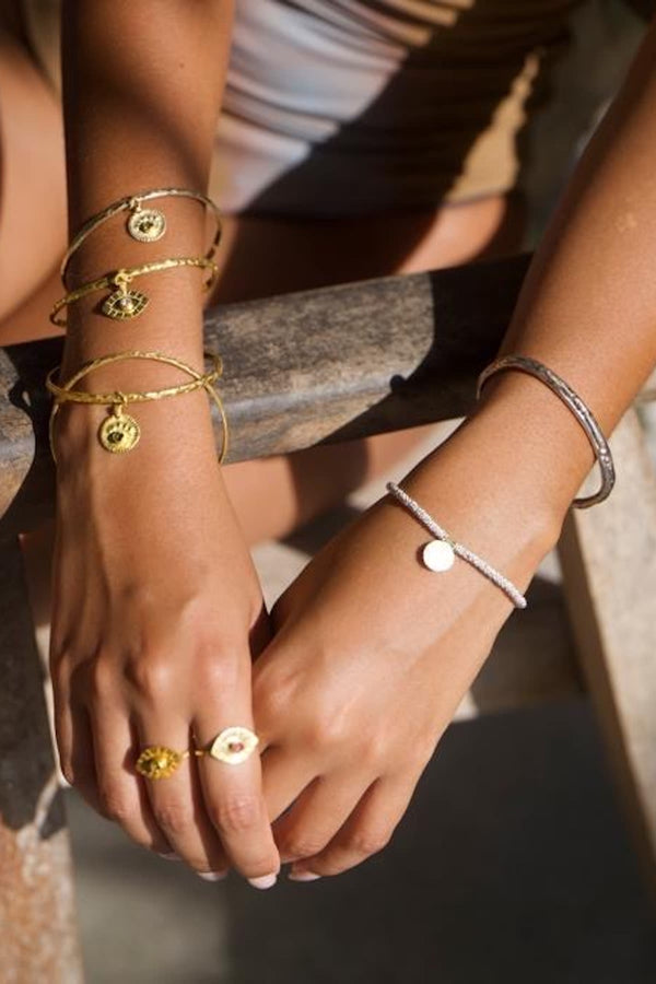 Rabens Saloner Nafsu Sun Eye Bangle I Dark Stone