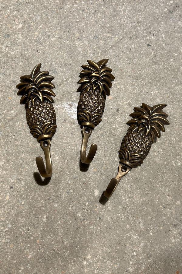 Rabens Saloner Small Pineapple Hook Rabens Apartment I Matte Brass