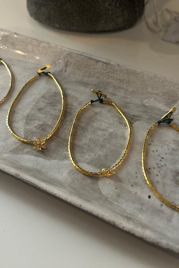 Rabens Saloner Tube Bead Flower Bracelet Nafsu I Gold W/ Orange Stone