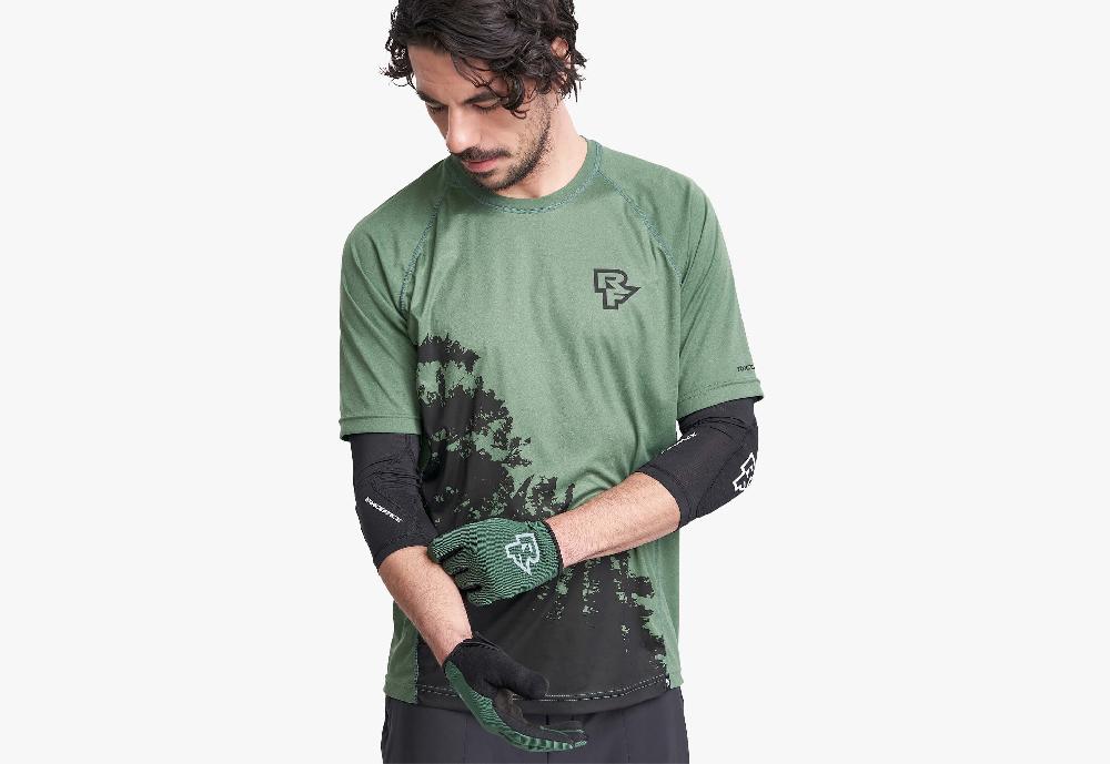 Race Face Charge Elbow