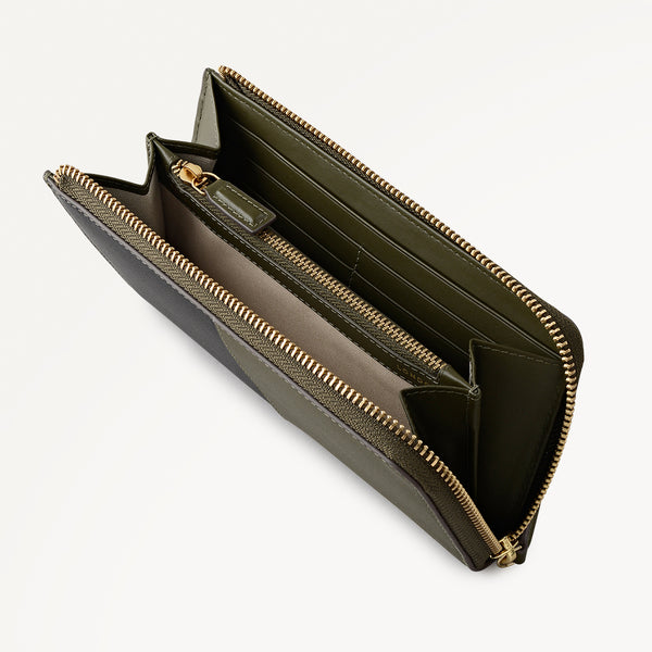 Radley London Black Large Zip Around Wallet | Chilworth Street AW25 | Radley London