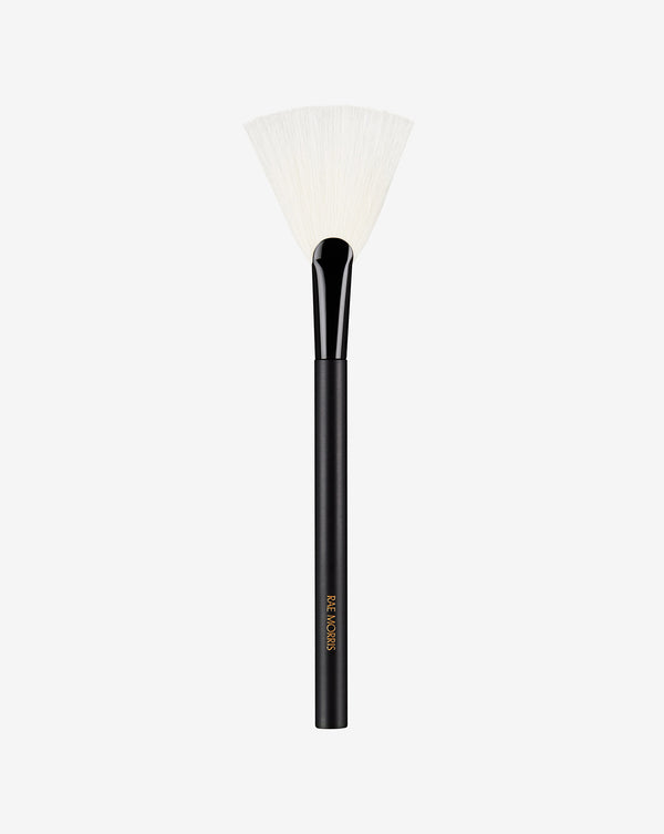 rae morris JISHAKU #25: FAN HIGHLIGHTER BRUSH