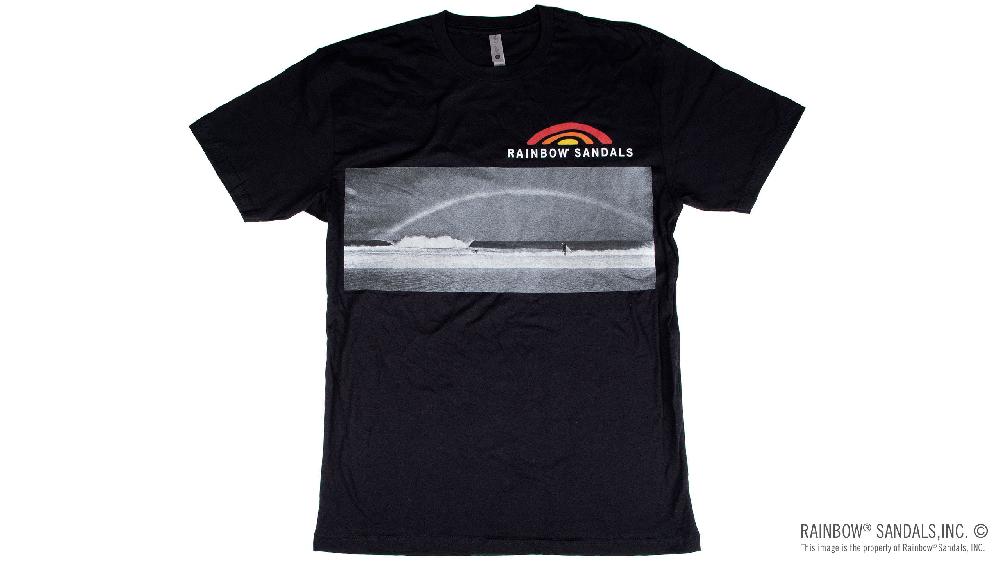 rainbow sandals Men's T-Shirt Rainbow over the Pipeline Wave