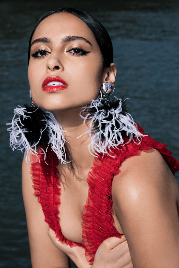 Ranjana Khan Pom Black & White