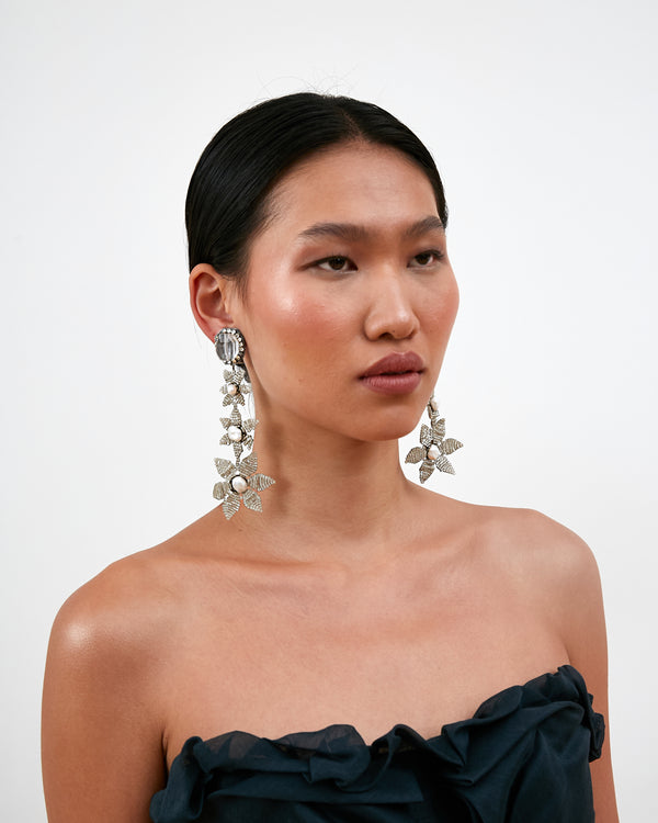 Ranjana Khan Tiered White Flowers