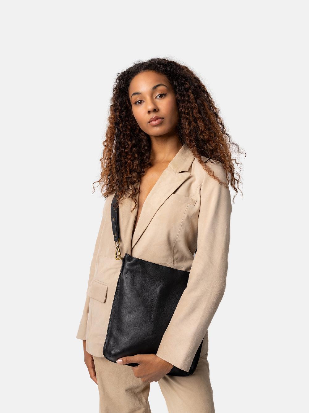 Re Designed Fillis Big - Black/Brass