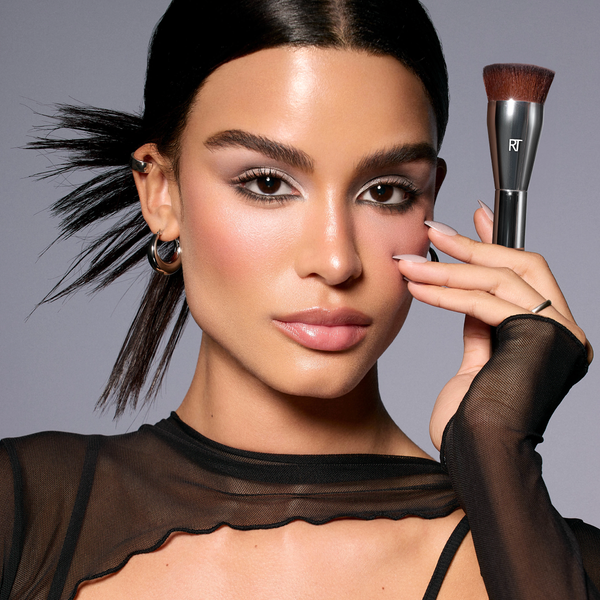 Real Techniques Chrome Era Infinite Glow Base Brush