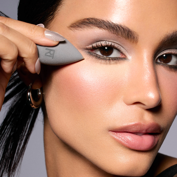 Real Techniques Chrome Era Miracle Complexion + Concealer Sponge Duo