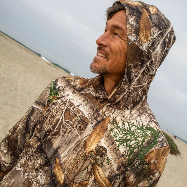 Realtree Catch Surf Hooded Long Sleeve Camo Rash Guard | Realtree EDGE