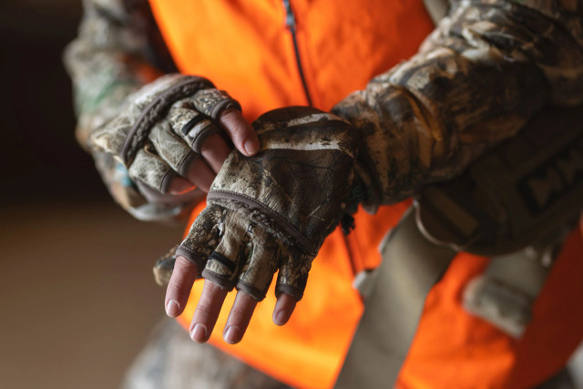 Realtree DSG Outerwear Women's Sherpa Fleece Flip Top Camo Mitten | Realtree APX