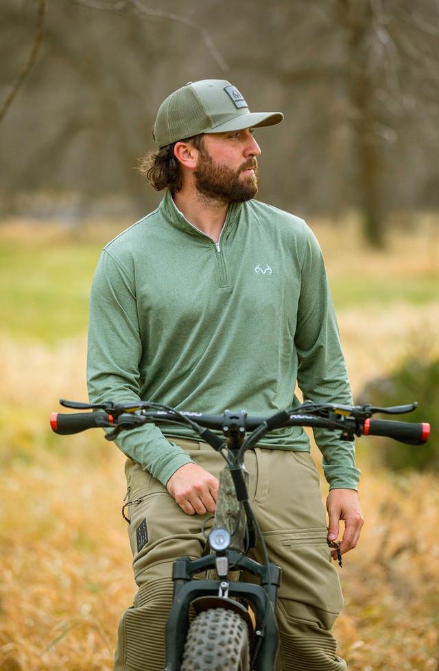 Realtree Men's Exclusive Green Pro Staff 1/4 Zip Lightweight Pullover | Realtree